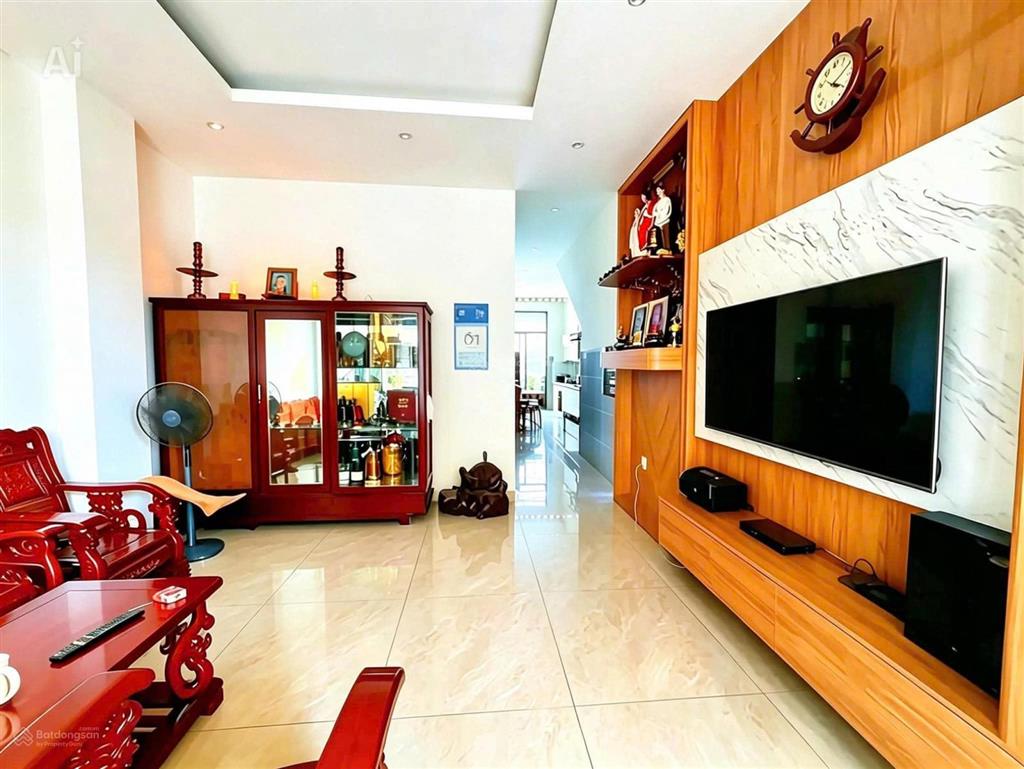 Bán căn hộ dịch vụ mặt tiền đường số 38 p. bình trưng đông quận 2 (cách đường lê văn thịnh 100m)