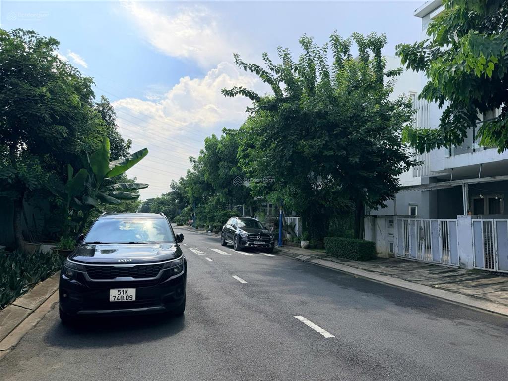 Nhà phố liền kề khu dự án mega villa p. phú hữu quận 9