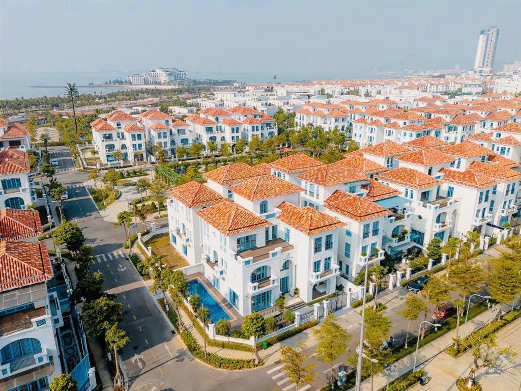 Biệt thự full nội thất 164m2 gần biển, sổ đỏ trao tay, vận hành cho thuê được luôn
