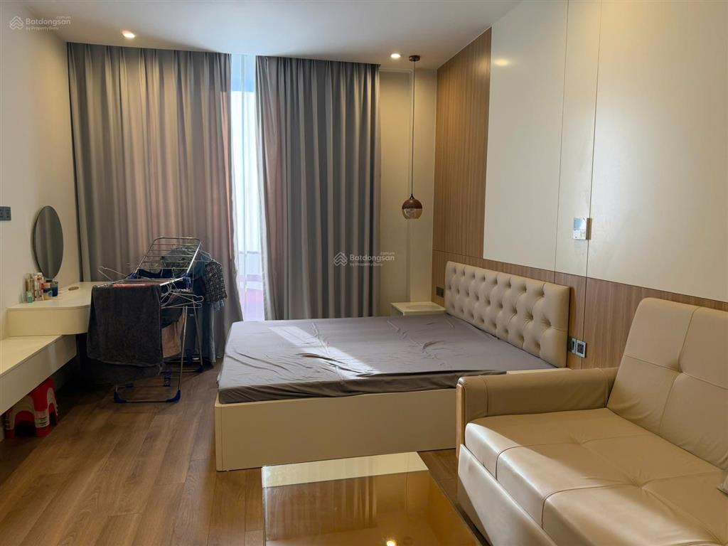 Bán căn studio view hồ nhạc nước, đầy đủ nội thất, tầng trung, sẵn sổ