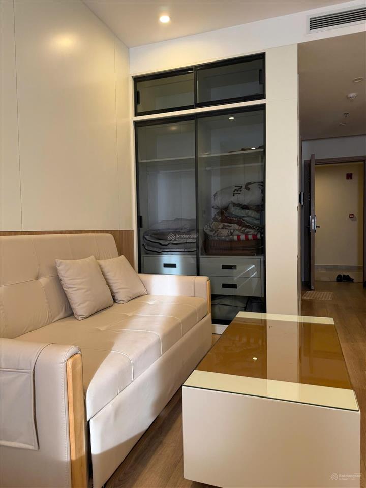 Bán căn studio view hồ nhạc nước, đầy đủ nội thất, tầng trung, sẵn sổ