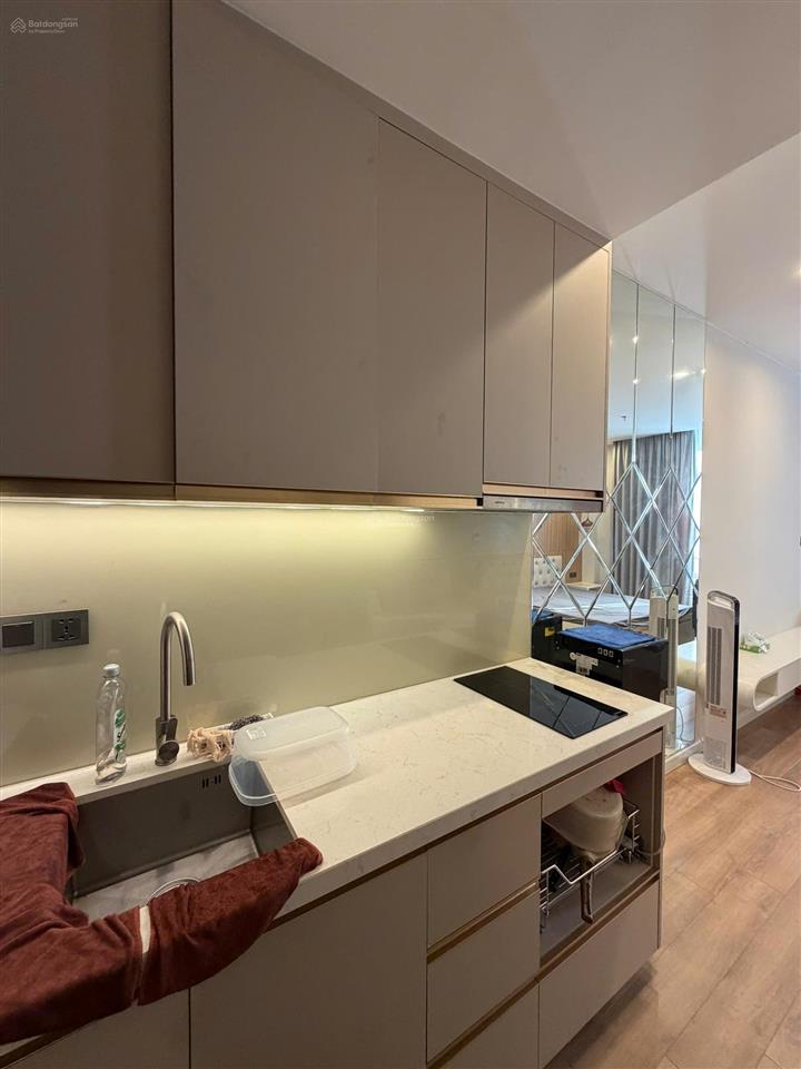 Bán căn studio view hồ nhạc nước, đầy đủ nội thất, tầng trung, sẵn sổ