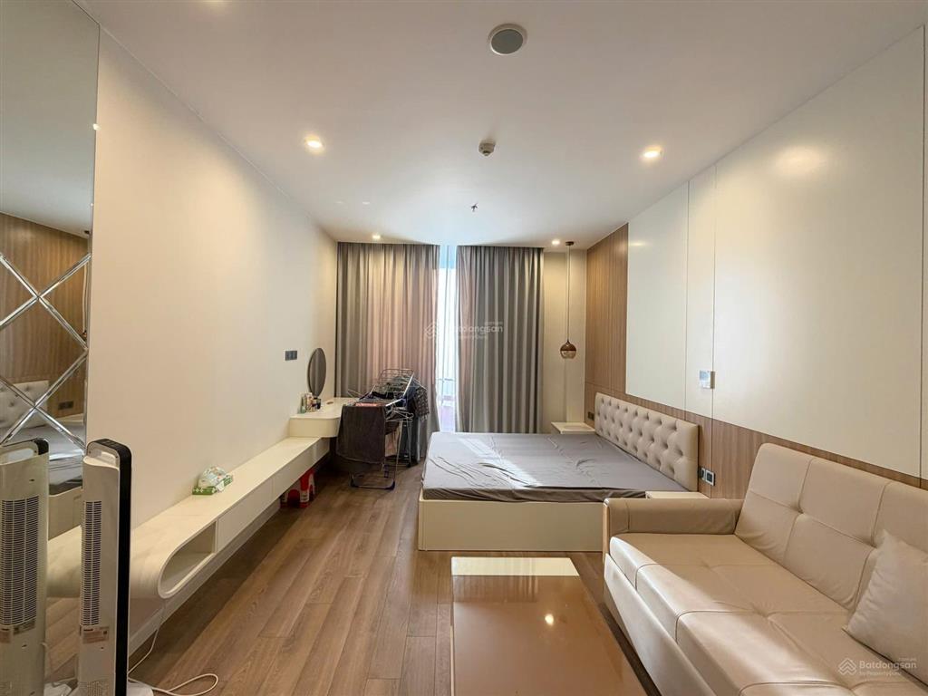 Bán căn studio view hồ nhạc nước, đầy đủ nội thất, tầng trung, sẵn sổ