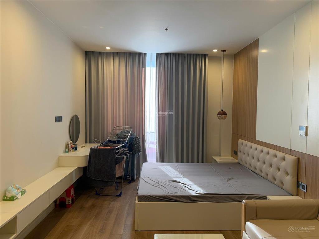 Bán căn studio view hồ nhạc nước, đầy đủ nội thất, tầng trung, sẵn sổ