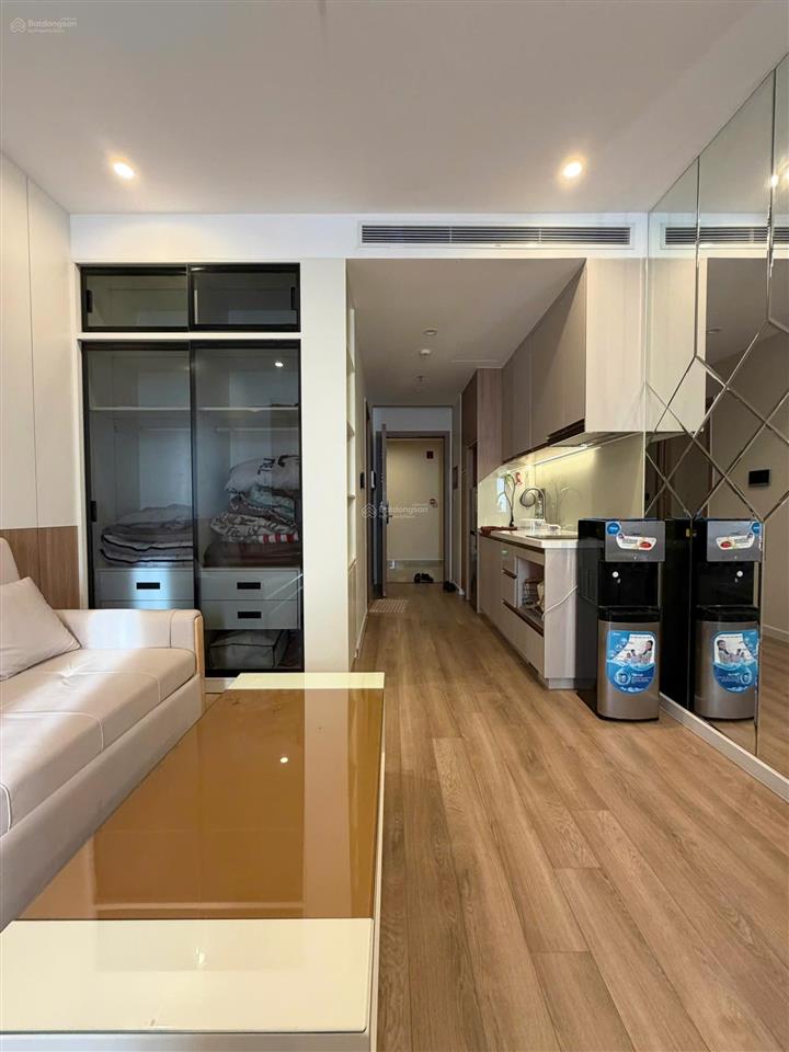 Bán căn studio view hồ nhạc nước, đầy đủ nội thất, tầng trung, sẵn sổ