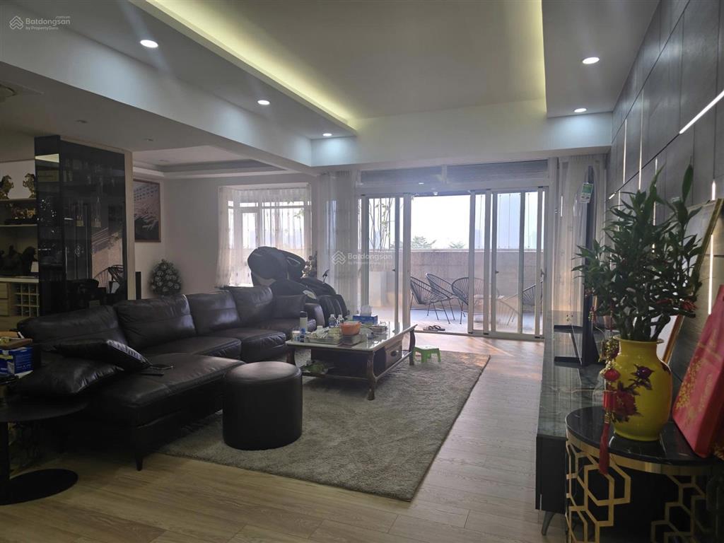 Bán cc tại riverside residence, 28,3 tỷ, 236m2, giá tốt tầng sân vườn