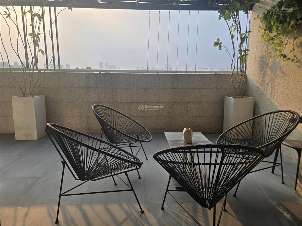 Bán cc tại riverside residence, 28,3 tỷ, 236m2, giá tốt tầng sân vườn
