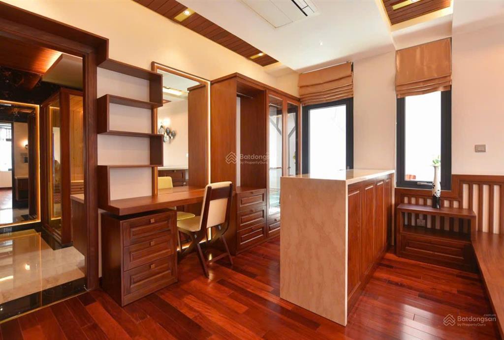 Cho thuê nhà biệt thự 6pn, 6wc tại phú mỹ hưng, 240 triệu, 352m2 có hồ bơi