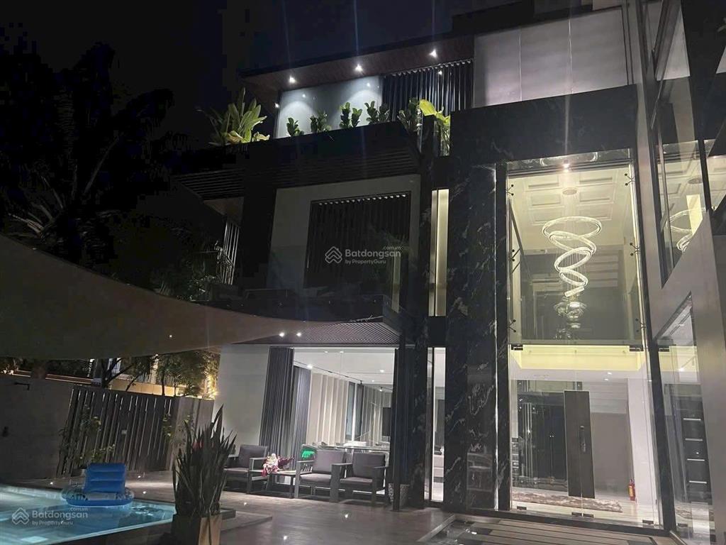 Cho thuê biệt thự phú mỹ hưng giá 212 triệu, 320m2, giá cực chất, có hồ bơi, 5 phòng
