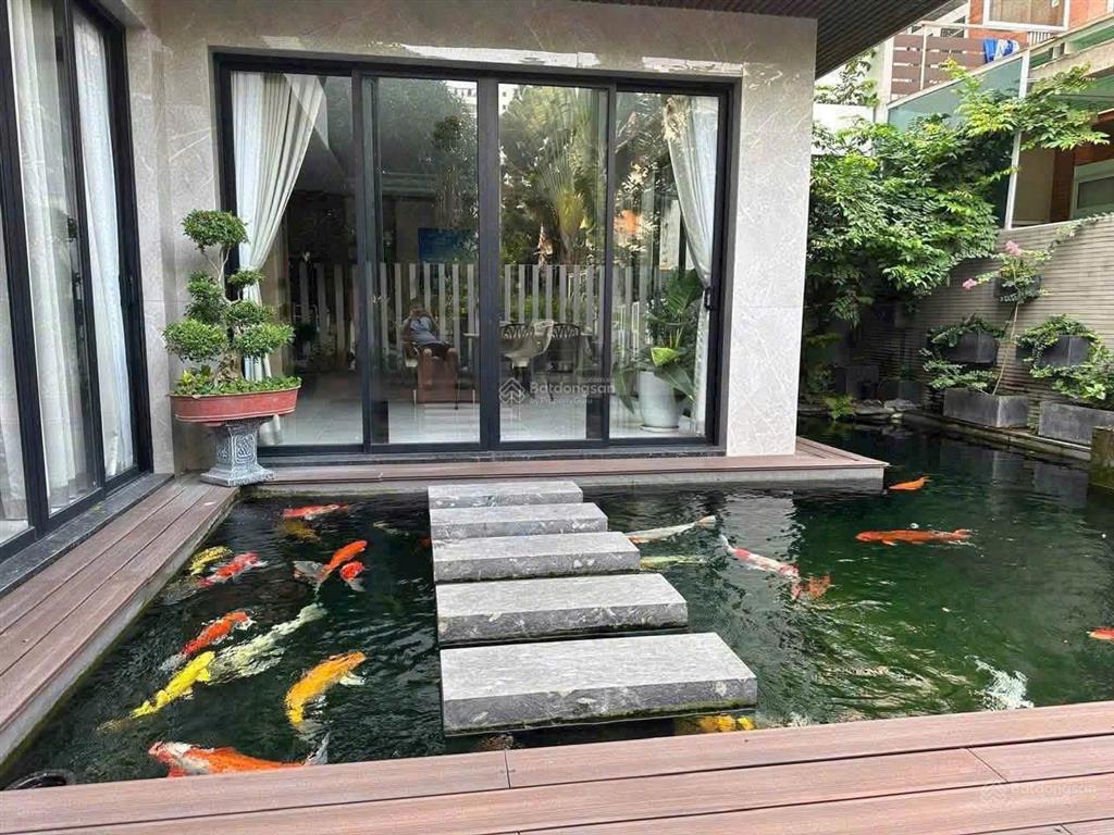 Cho thuê biệt thự 5pn, 130 triệu, 256m2 tại phú mỹ hưng