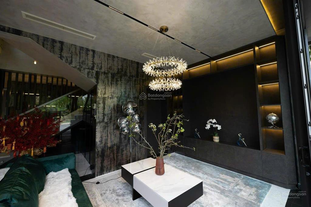 Cho thuê biệt thự tại phú mỹ hưng, 185 triệu, 302 m2, 5pn, 5wc, đầy đủ nội thất cao cấp