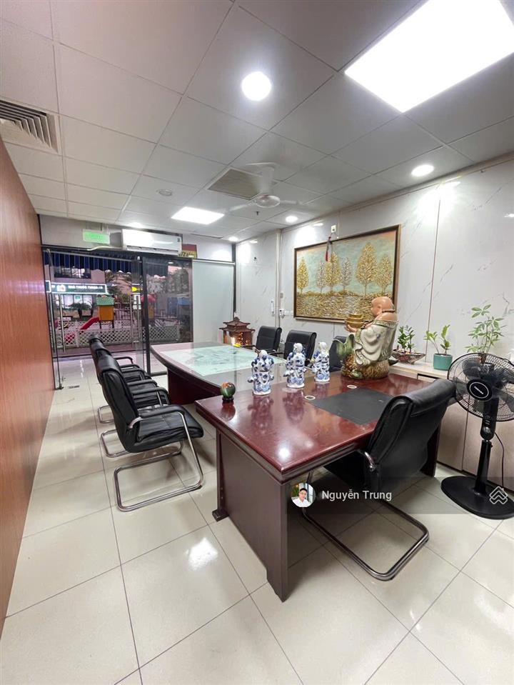 Cần cho thuê kiốt chân đế mipec 35m  mặt nội khu sân chơi đủ đồ tiện nghi  ưu tiên làm văn phòng