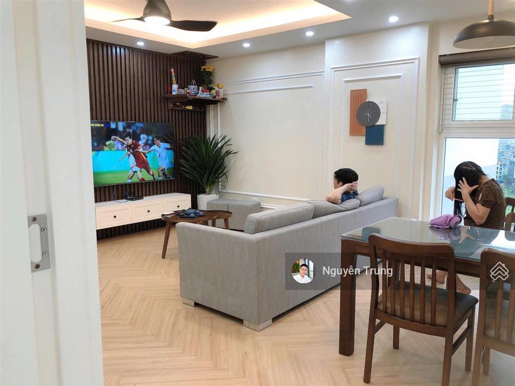 Chính chủ bán ch 69m2 2pn  2vs  2 ban công full nội thất  view nội khu  giá bán 5.65 tỷ.