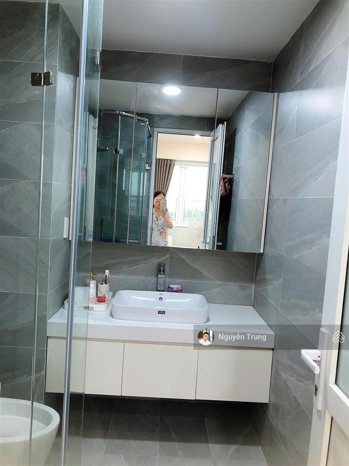 Chính chủ bán ch 69m2 2pn  2vs  2 ban công full nội thất  view nội khu  giá bán 5.65 tỷ.