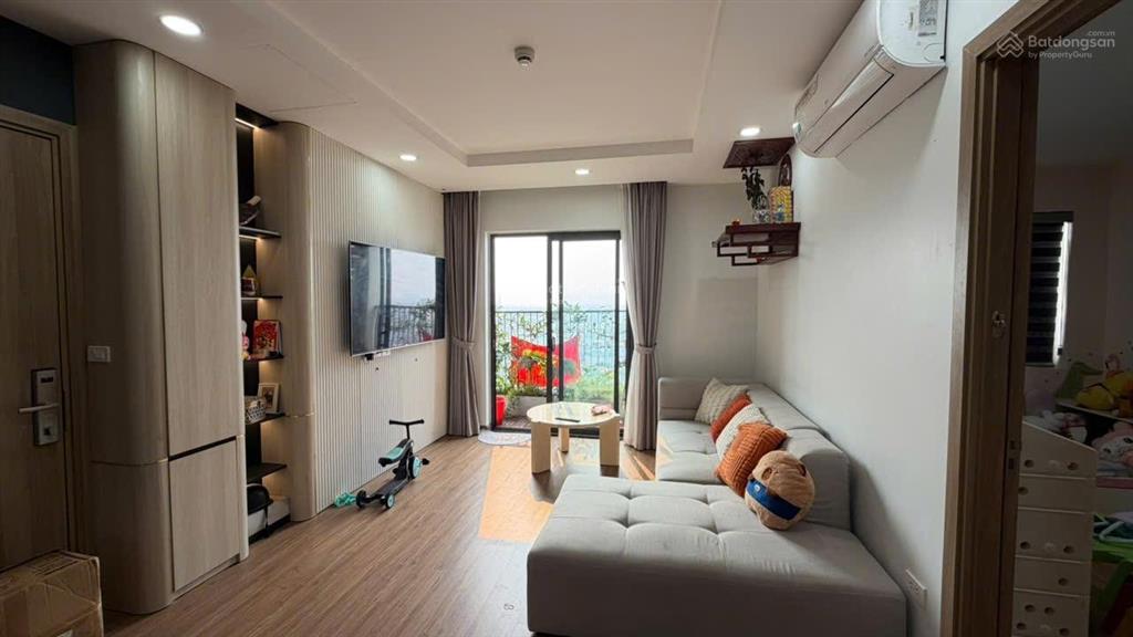Chủ nhà gửi bán căn hộ tầng cao 77m22pnban công tây bắcfull nội thất xịngiá 6.7 tỷ bao thuế.