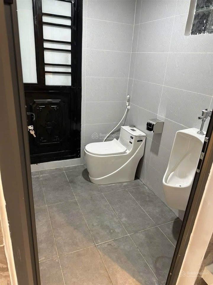 Cho thuê tòa nhà văn phòng 100 m2, giá 100 triệu/tháng tại 61, cổ linh, long biên, hà nội