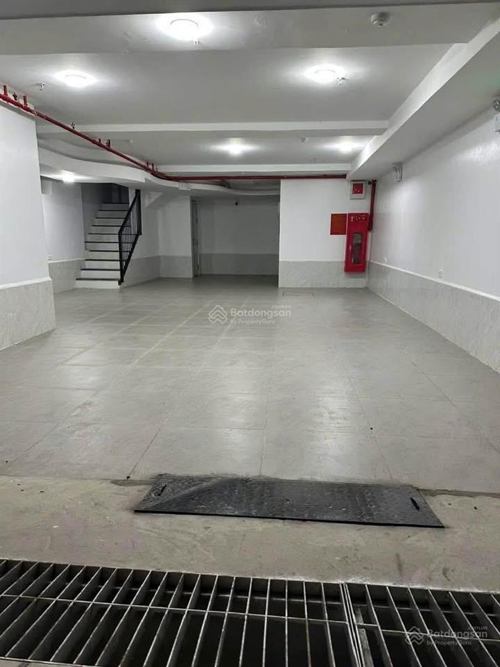 Cho thuê tòa nhà văn phòng 100 m2, giá 100 triệu/tháng tại 61, cổ linh, long biên, hà nội