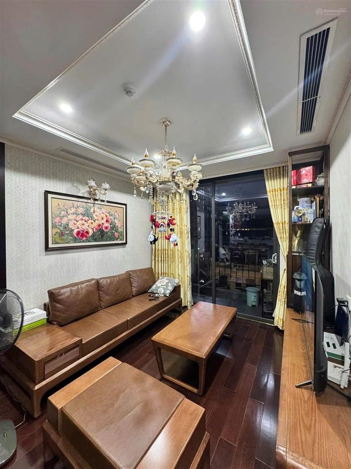 Tôi cho thuê căn hộ chung cư hc golden city 82m2 3pn đủ nội thất. giá 16tr/tháng.