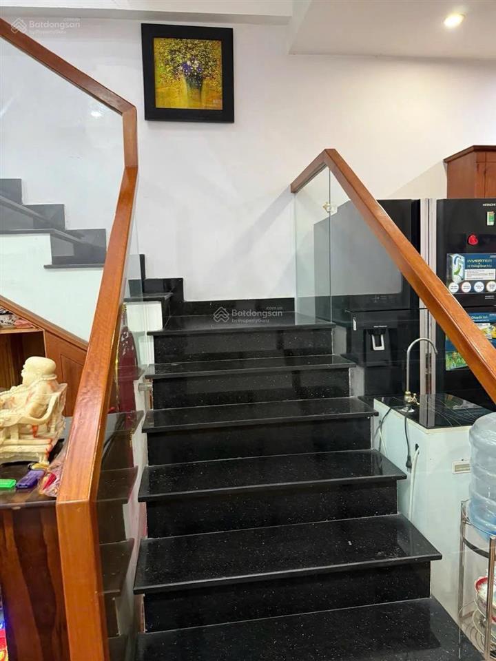 Bán nhà 3 tầng mt bùi thị xuân sơn trà cách biển mỹ khê 3 phút .