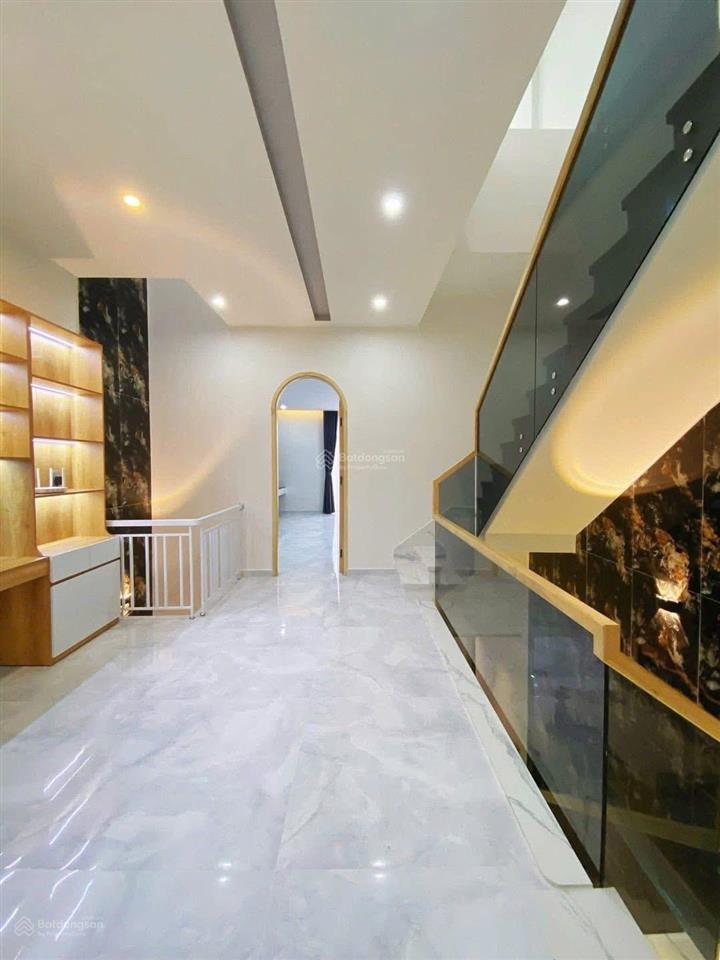 Nhà đẹp 3 tầng mt vũ đình liên trung tâm hoà xuân .