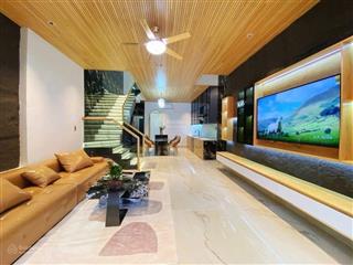 Nhà đẹp 3 tầng mt vũ đình liên trung tâm hoà xuân .