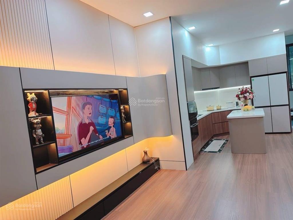 Nhà đường 5.5m thi sách gần sân bay