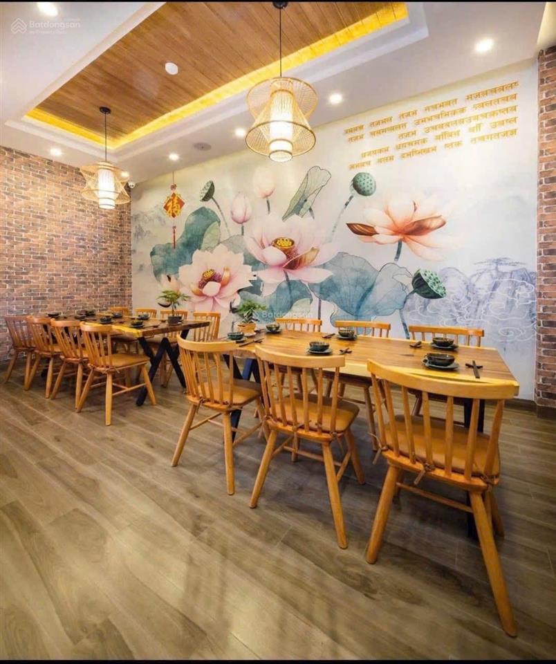 Nhà mặt tiền tiểu la gần 2/9, gần down town.