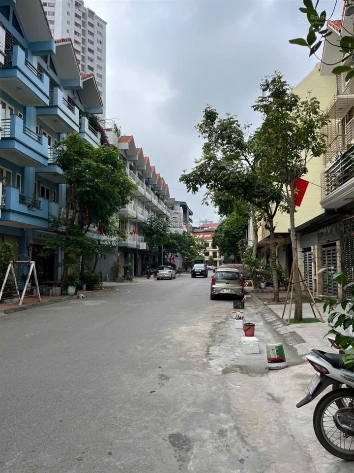 Cho thuê biệt thự vạn phúc hà đông, 165m2, mt 10m, 3,5 tầng hoàn thiện đẹp, giá cho thuê siêu rẻ