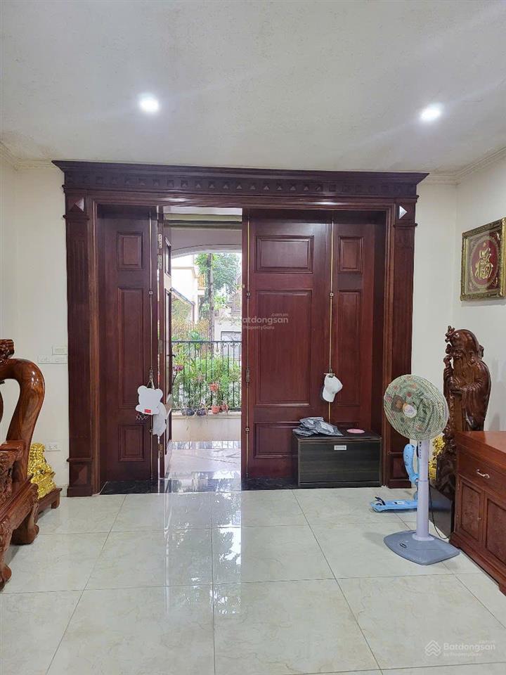 Cho thuê biệt thự vạn phúc hà đông, 165m2, mt 10m, 3,5 tầng hoàn thiện đẹp, giá cho thuê siêu rẻ