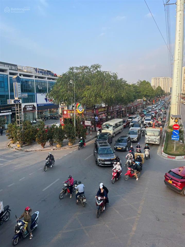 Cho thuê nhà 2,5 tầng mặt phố kinh doanh siêu thị gần tố hữu vạn phúc hà đông dt 120m2/sàn
