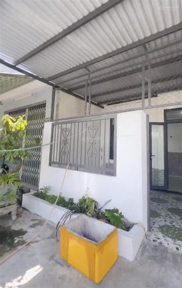 Nhà cấp 4 với 3 phòng ngủ  tđc đất lành, nha trang. thương lượng 3ty750