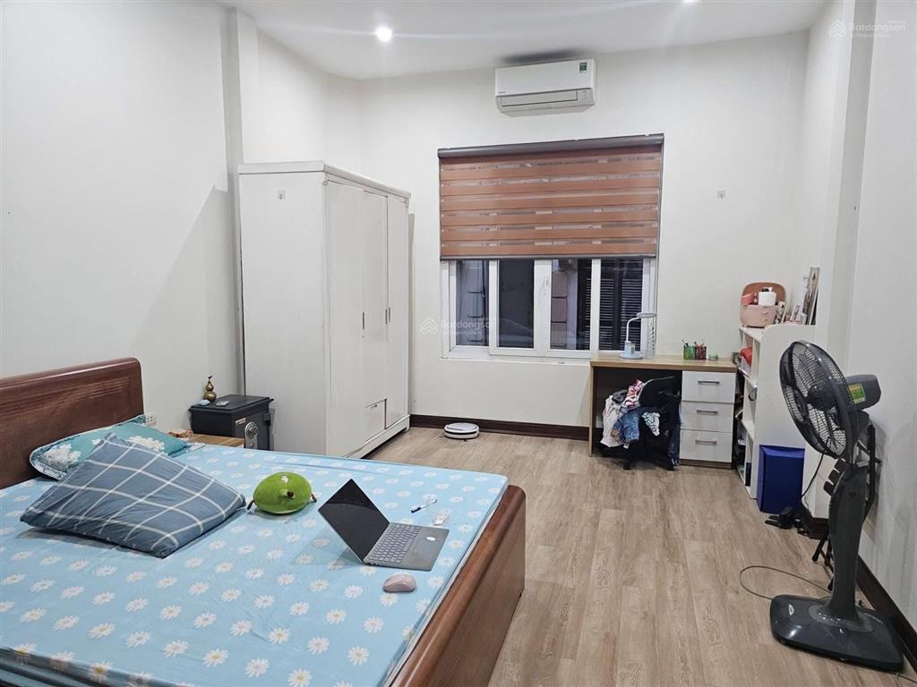 Gần 400tr/m2 mặt phốkhâm thiên 90m23t vỉa hè rộngđang cho thuê 50 tr/thángcần tiền bán gấp.