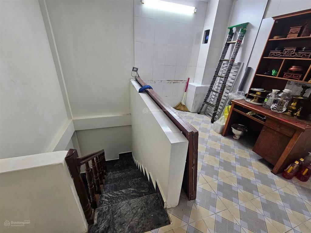 Gần 400tr/m2 mặt phốkhâm thiên 90m23t vỉa hè rộngđang cho thuê 50 tr/thángcần tiền bán gấp.