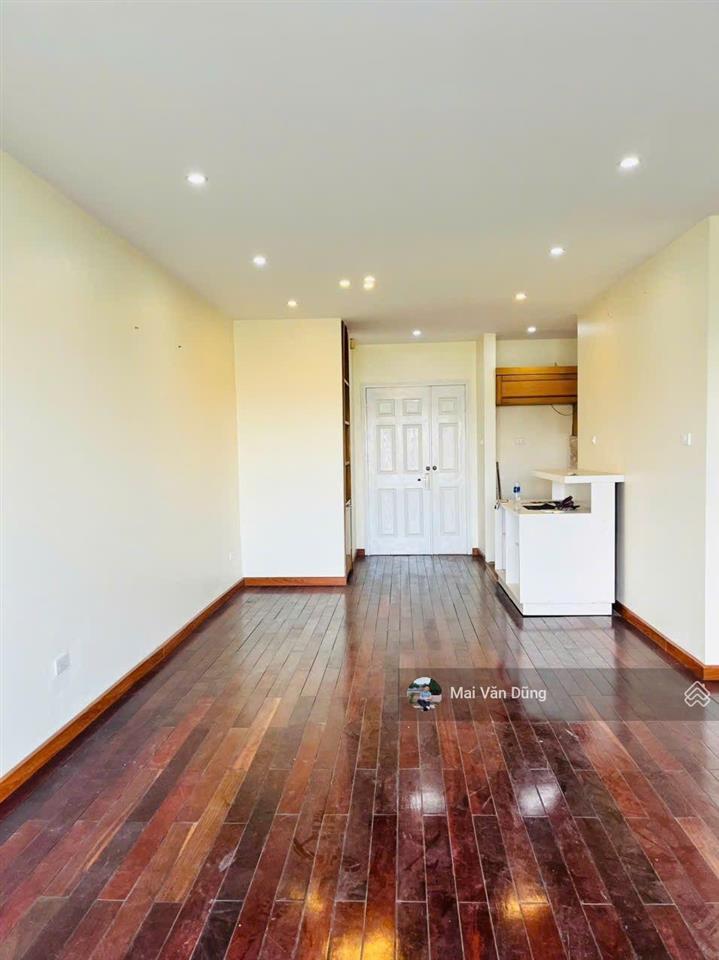 Bán căn chung cư happy house, gần 100m, 3 ngủ, 2wc, ban công đông nam view vinhomes
