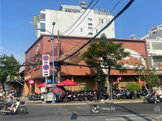 Quá rẻ! bán nhà đường nguyễn cửu vân  dt 26 x 34m  nhà cấp 4  hđt 220 triệu. giá chỉ 118 tỷ