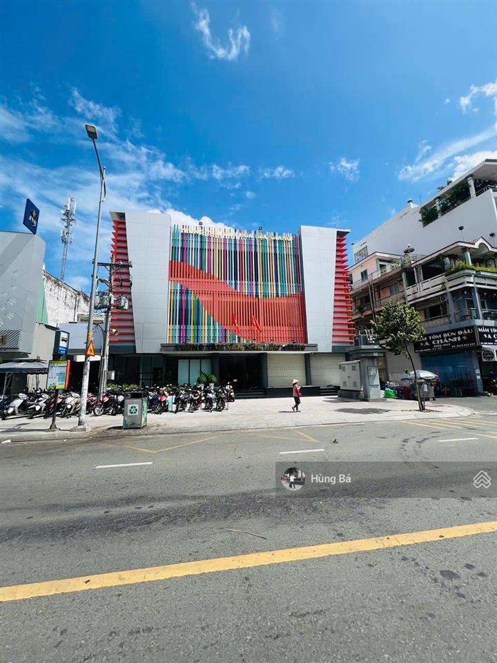 Siêu phẩm! bán nhà mặt tiền nguyễn văn hưởng  dt 18 x 27m  3 tầng  hđt 250 triệu. giá 80 tỷ
