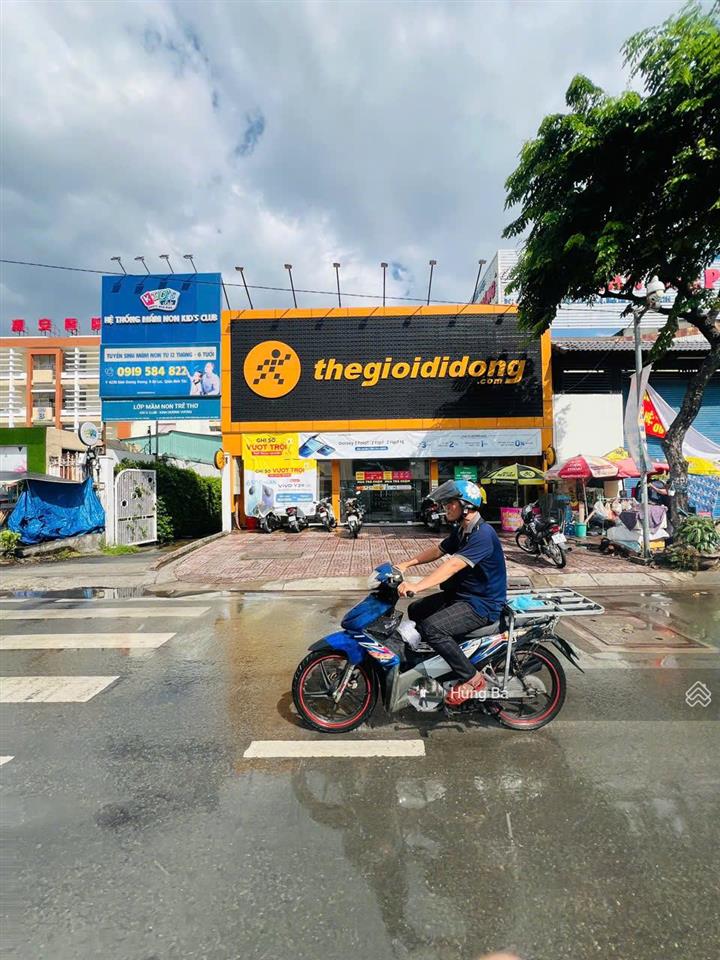 Bán nhà ngay cửa ngõ sân bay! mặt tiền trường sơn  dt 15 x 25m  cấp 4  hđt 200tr. giá 81 tỷ