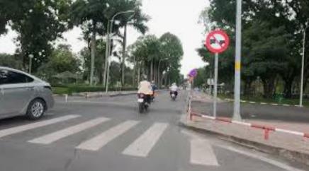 Bán nhà ngay cửa ngõ sân bay! mặt tiền trường sơn  dt 15 x 25m  cấp 4  hđt 200tr. giá 81 tỷ