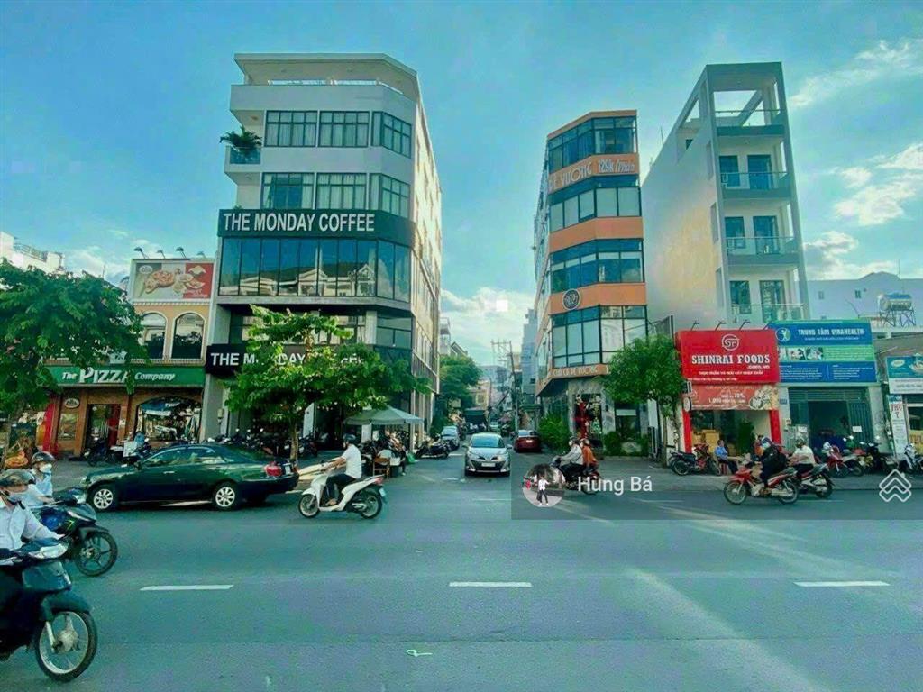 Bán gấp tòa nhà góc 2 mặt tiền phan huy ích. dt 15 x 28m  hầm 7 tầng  hđt 180 triệu. giá 50 tỷ