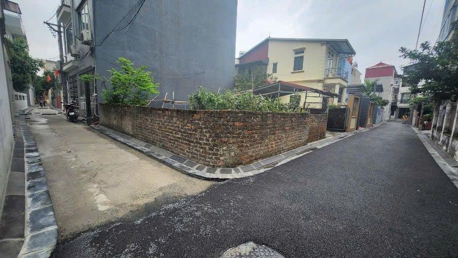 Nhỉnh 4 tỷ, lô GÓC đường thông Ô TÔ vào đất. Nam Hồng, Đông Anh 