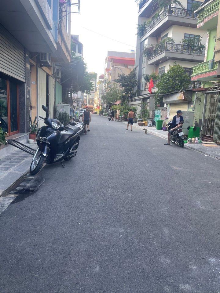 Bán nhà Tây Bầu, Kim Chung 5 tầng 80m, dòng tiền 30tr/tháng. Hơn 12 tỷ