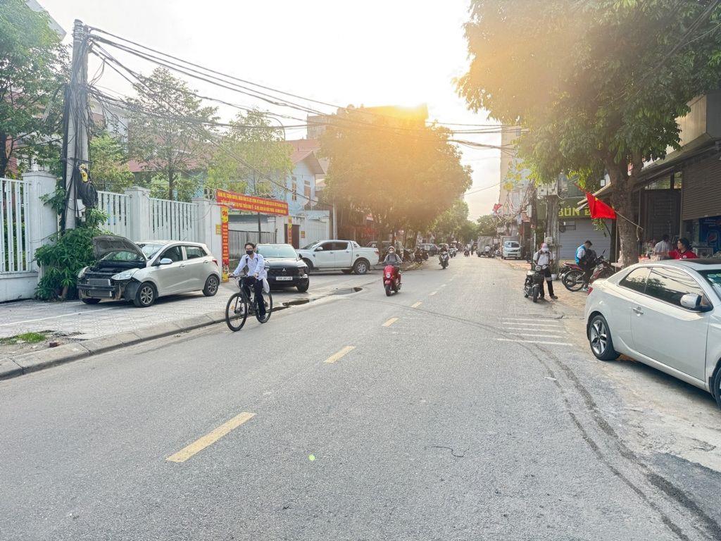 NHÀ GỖ MÁT LẠNH - Ô TÔ TRÁNH - VỈA HÈ - DT 80M - HƠN 12 TỶ - KIM CHUNG, ĐÔNG ANH