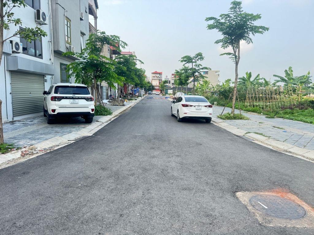 NHÀ GỖ MÁT LẠNH - Ô TÔ TRÁNH - VỈA HÈ - DT 80M - HƠN 12 TỶ - KIM CHUNG, ĐÔNG ANH