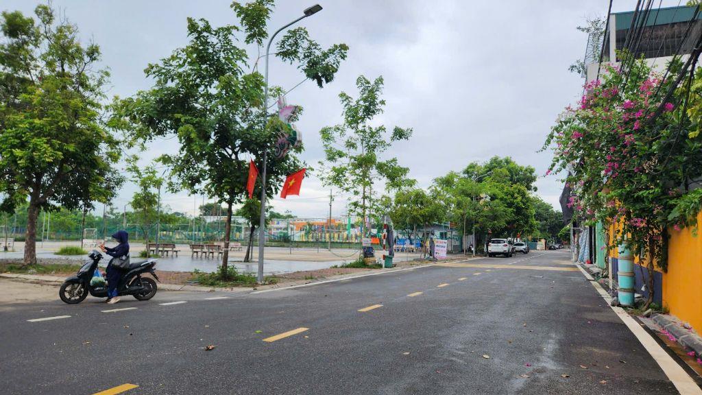 Nhỉnh 3 tỷ sẵn nhà 3 tầng đẹp,  ngõ thông ô tô, đi bộ ra trường học Nam Hồng, Đông Anh 