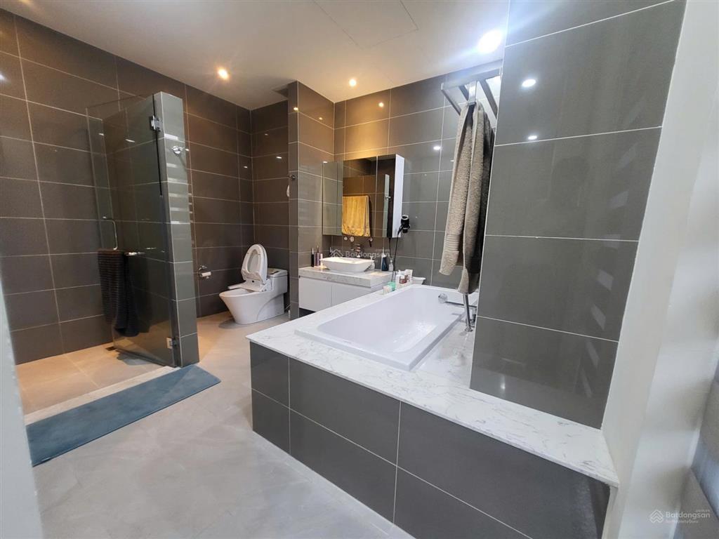 Cho thuê biệt thự lucasta villa, 35 triệu, 300m2, 4pn, 5wc