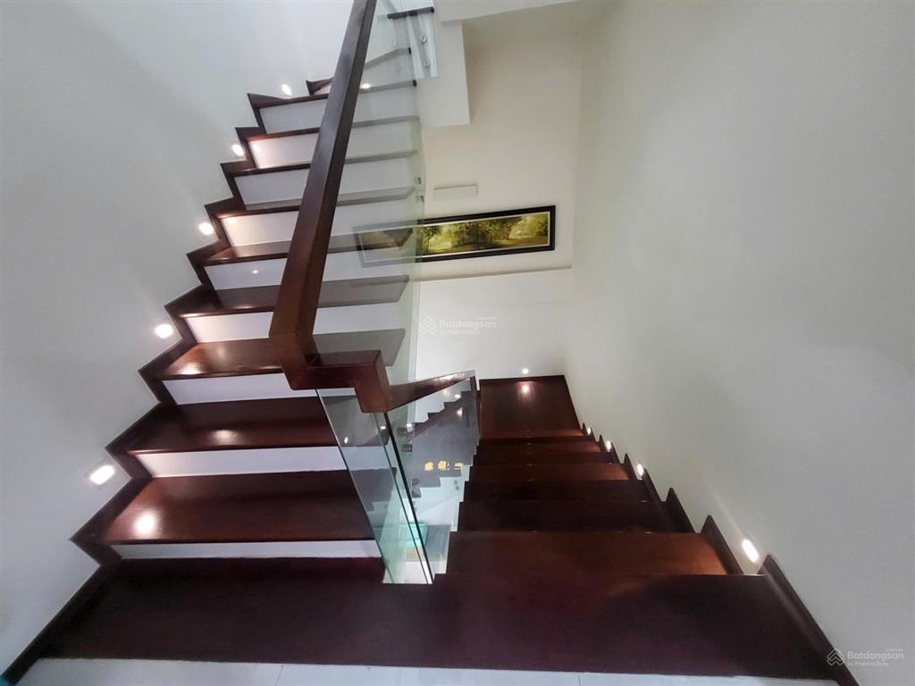 Cho thuê biệt thự lucasta villa, 35 triệu, 300m2, 4pn, 5wc