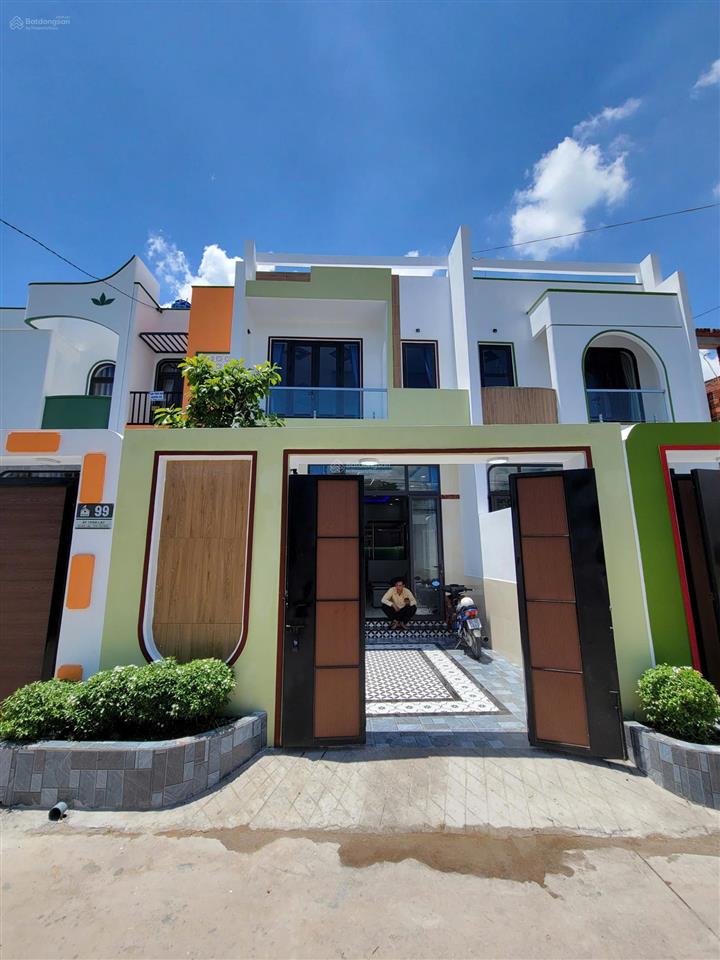 Bán nhà 1 trệt 1 lầu ngay ngã ba mỹ hạnh cách tl824 150m