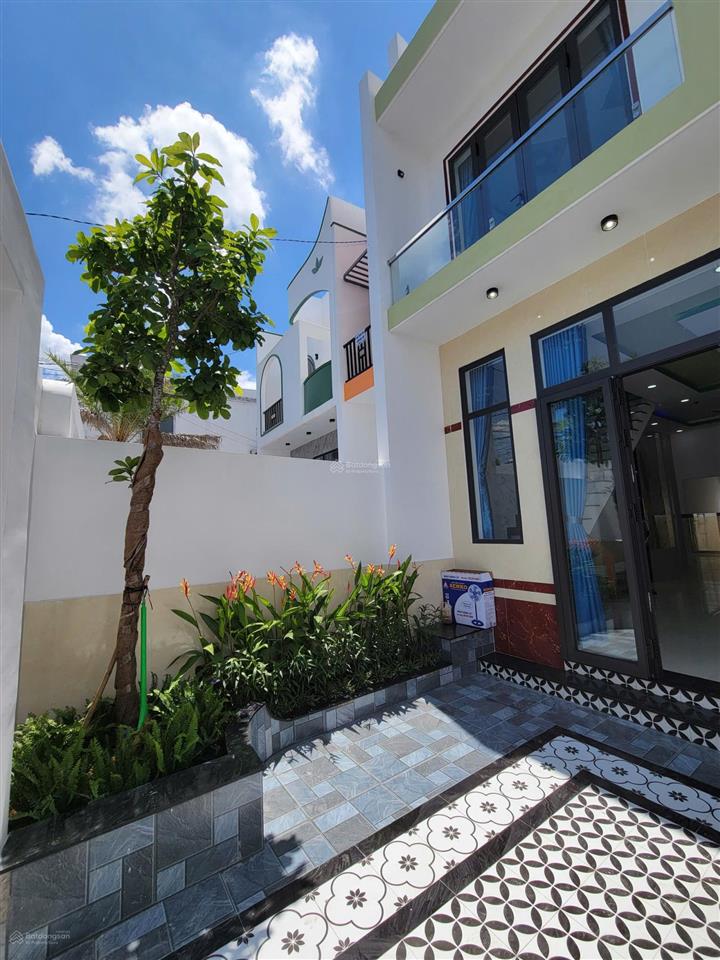 Bán nhà 1 trệt 1 lầu ngay ngã ba mỹ hạnh cách tl824 150m