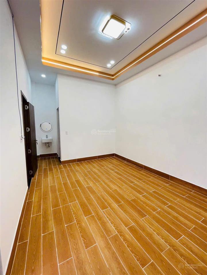 Bán căn nhà vườn 6x26 3 pn 2wc shr hoàn công 2,35 tỉ