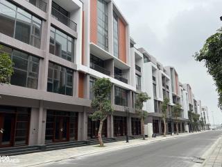 Giá hơn 9 tỷ, căn pb 16, đối diện 43 tòa chung cư của mik, số lượng cực ít chỉ có mấy chục căn